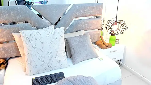 Snapshot of Slut_Milf_ chatting on July 17, 2026, 6:05 pm Slut Milf online show from July 17, 2026, 6:05 pm