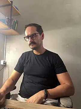 Snapshot of Superdad chatting on March 13, 2026, 6:24 pm Superdad online show from March 13, 2026, 6:24 pm