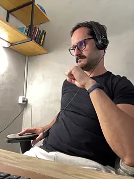 Snapshot of Superdad chatting on March 19, 2026, 12:16 pm Superdad online show from March 19, 2026, 12:16 pm