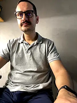 Snapshot of Superdad chatting on October 3, 2025, 11:45 am Superdad online show from October 3, 2025, 11:45 am