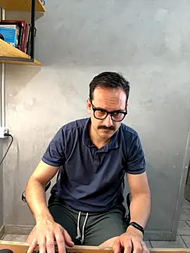 Snapshot of Superdad chatting on October 6, 2025, 5:13 pm Superdad online show from October 6, 2025, 5:13 pm