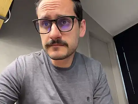 Snapshot of Superdad chatting on December 8, 2024, 7:00 pm Superdad online show from December 8, 2024, 7:00 pm