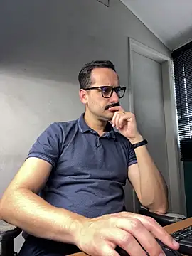 Snapshot of Superdad chatting on October 2, 2025, 11:35 am Superdad online show from October 2, 2025, 11:35 am