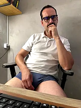 Snapshot of Superdad chatting on October 16, 2025, 2:14 pm Superdad online show from October 16, 2025, 2:14 pm