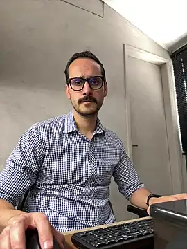 Snapshot of Superdad chatting on December 6, 2024, 1:49 pm Superdad online show from December 6, 2024, 1:49 pm