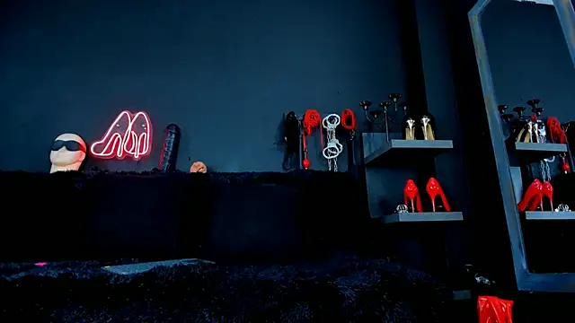 DelaneyStone online show from September 18, 2025, 3:04 pm