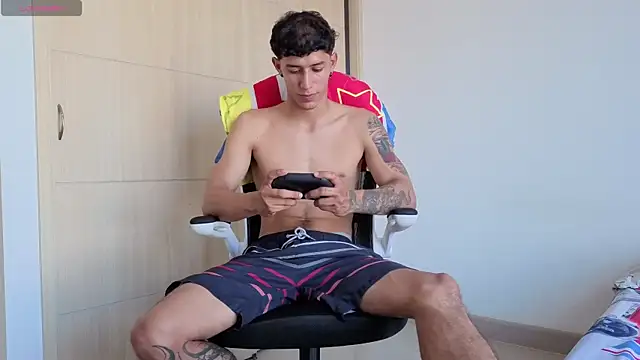 Cristopher23  online show from June 28, 2026, 1:39 pm