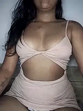 momopretinha online show from January 5, 2025, 3:23 pm