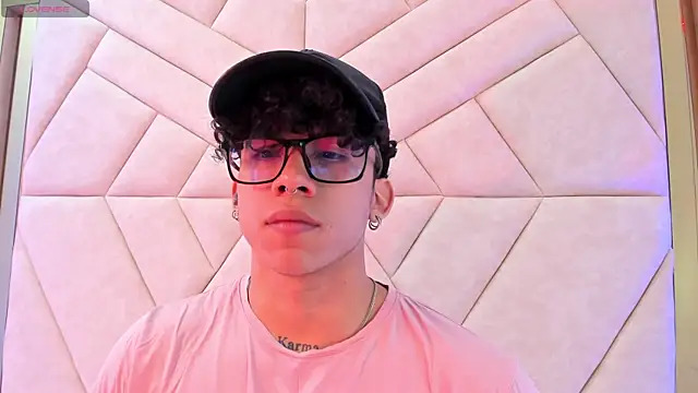 AkazaBoy  online show from November 17, 2025, 4:27 am