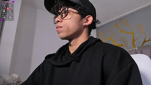 AkazaBoy  online show from May 9, 2026, 4:49 am