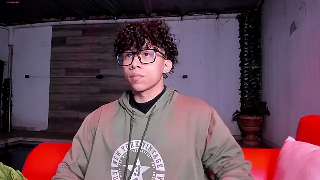 AkazaBoy  online show from March 15, 2026, 5:25 am