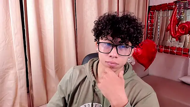 AkazaBoy  online show from February 18, 2026, 5:05 am