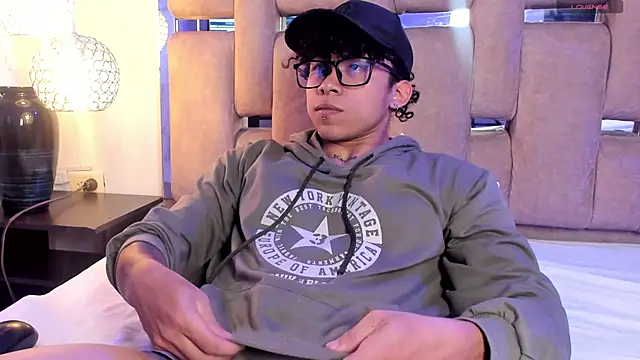 AkazaBoy  online show from February 23, 2026, 4:36 am