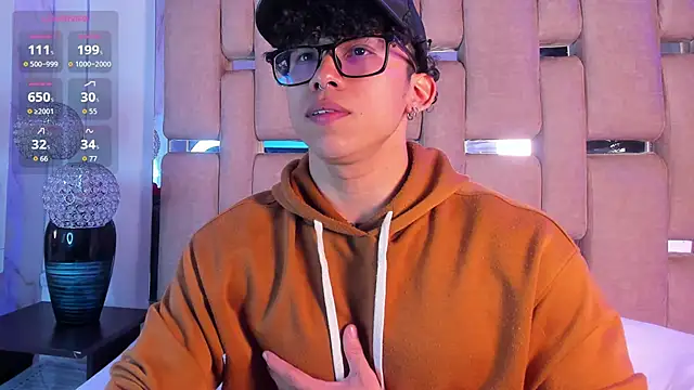 AkazaBoy  online show from November 22, 2025, 4:44 am