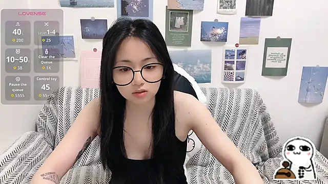 LiLiYbaby online show from April 13, 2026, 6:39 am