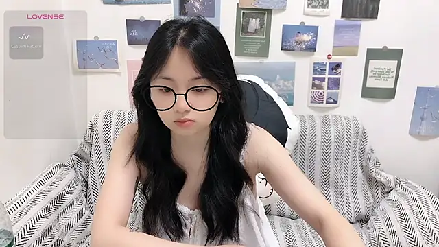 LiLiYbaby online show from June 19, 2026, 6:52 am