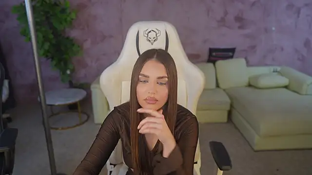 Magnetic Mia  online show from November 8, 2025, 12:47 am