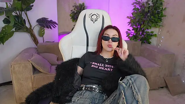 Magnetic Mia  online show from March 9, 2025, 9:24 am