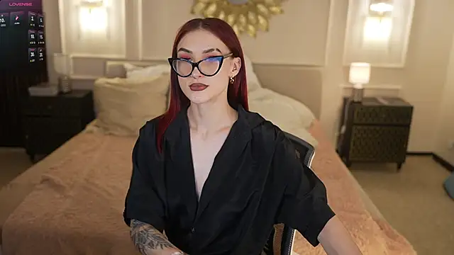 Magnetic Mia  online show from May 25, 2026, 11:03 pm