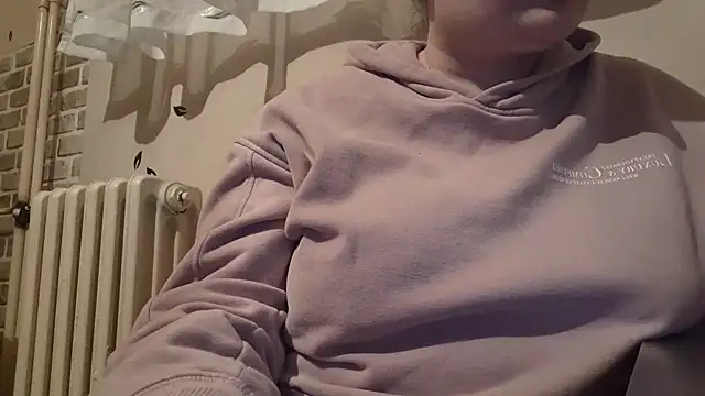 AalinnaK online show from February 27, 2025, 9:47 pm