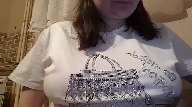 AalinnaK online show from March 6, 2025, 5:54 pm