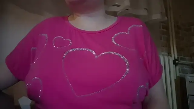 AalinnaK online show from November 30, 2025, 3:57 pm