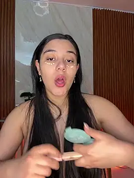floriamANDjazmin online show from May 2, 2026, 7:19 pm