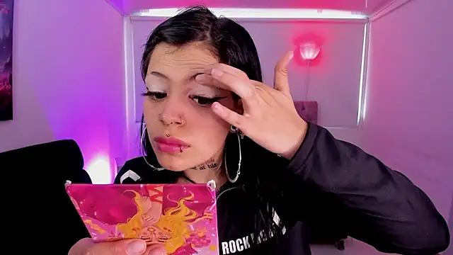 AuroraDiaz online show from September 23, 2025, 7:32 pm