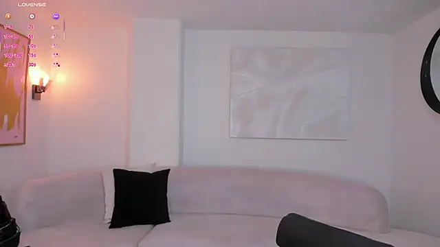 TaraLawrence online show from November 14, 2025, 2:59 am