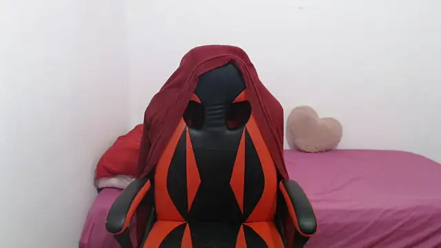 madelyn30 online show from September 27, 2025, 1:12 am