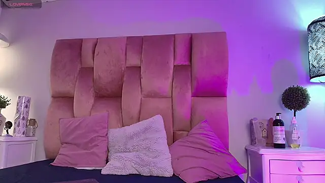 SweetBonniie online show from September 14, 2025, 12:38 pm