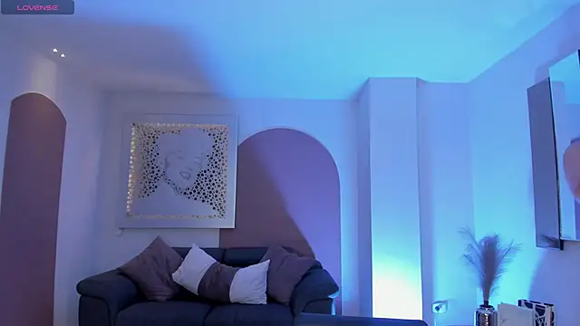 MaddisonLowe online show from February 12, 2026, 8:30 pm