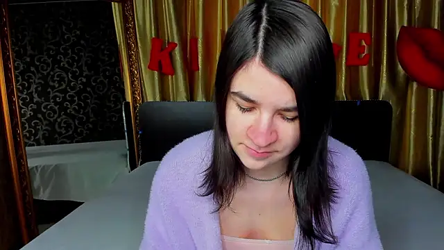  Polly Love  online show from February 9, 2026, 7:06 am