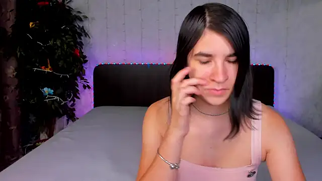  Polly Love  online show from September 19, 2025, 6:06 am