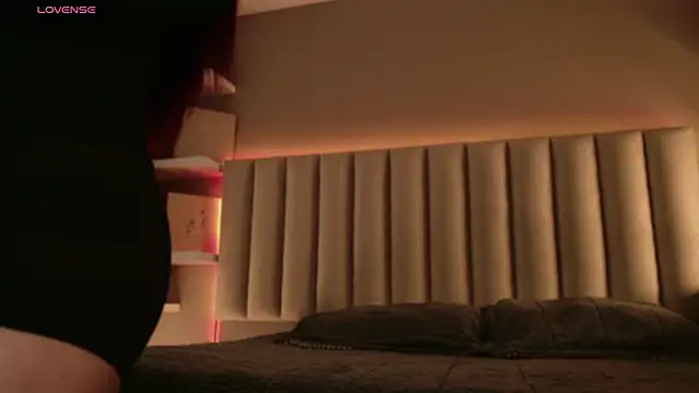 Megan mooree  online show from September 23, 2025, 12:23 pm