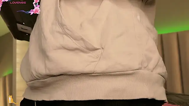 Megan mooree  online show from September 9, 2025, 12:36 pm