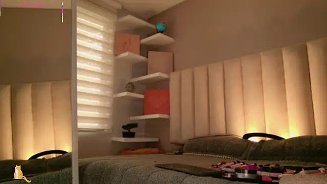 Megan mooree  online show from October 11, 2025, 12:39 pm