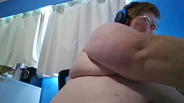 Snapshot of Richard_Moneyshot_23 chatting on October 5, 2025, 8:43 pm Richard Moneyshot 23 online show from October 5, 2025, 8:43 pm