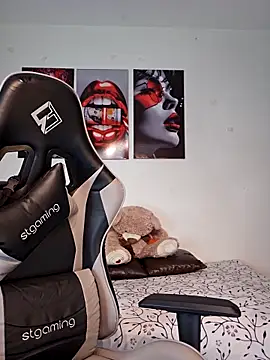 Antonella2 m online show from March 6, 2026, 1:06 pm