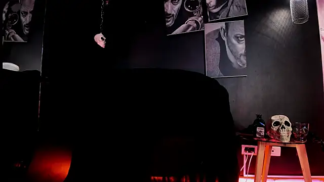 Agnes jones  online show from September 15, 2025, 4:07 pm