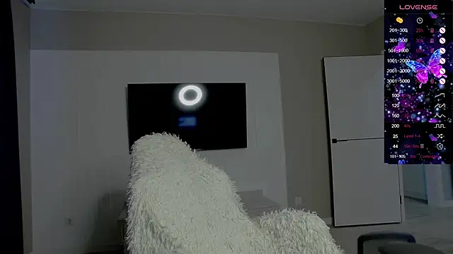 Holly Molii online show from November 24, 2025, 6:13 am