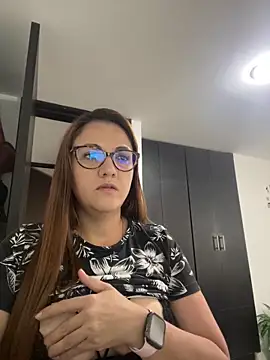 Shianrose online show from March 6, 2025, 7:32 pm