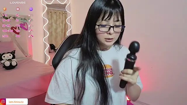 hina tay online show from November 8, 2025, 3:21 am