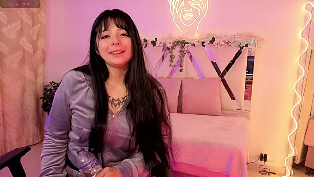 hina tay online show from April 30, 2026, 3:35 am