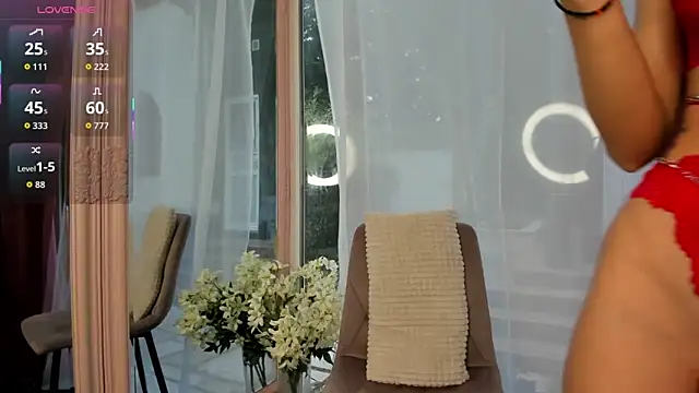 Mia  Milan online show from November 5, 2025, 8:06 am