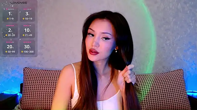 Min Jee  online show from March 4, 2025, 3:26 pm