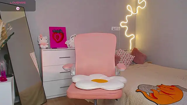 Red  Candy online show from February 22, 2025, 4:09 pm