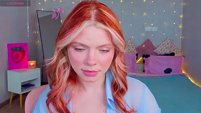 Snapshot of Red__Candy chatting on February 12, 2026, 1:22 pm Red Candy online show from February 12, 2026, 1:22 pm