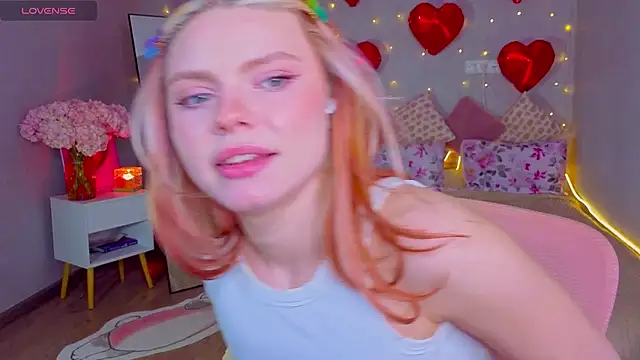 Snapshot of Red__Candy chatting on February 20, 2026, 5:15 pm Red Candy online show from February 20, 2026, 5:15 pm