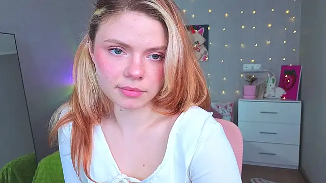 Red  Candy online show from May 13, 2026, 1:18 pm